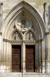 Datei:Kirchenportal.jpg