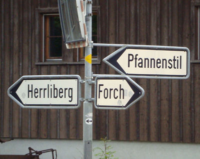 Pfannenstil Strassen Beschilderung.jpg